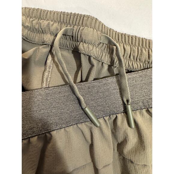 Lululemon Men’s Diffraction Green Cargo Shorts Small - Picture 5 of 6